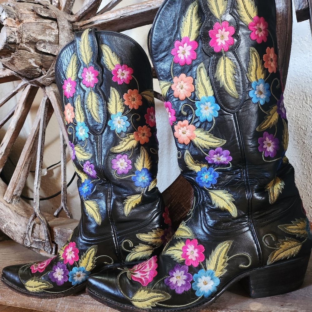 Tres Outlaws embroidered boots